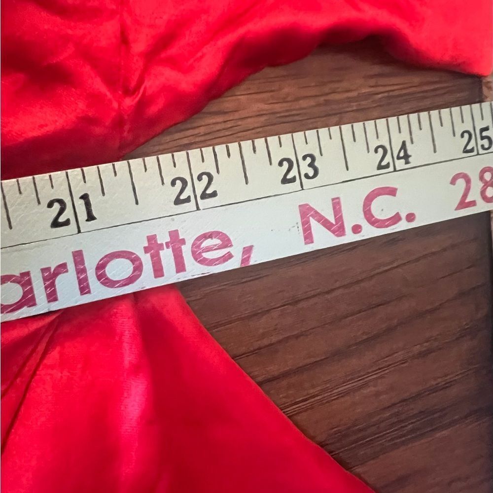 Pearls Red vintage embroidered Chinese Silky robe. Size Medium. - Picture 7 of 7